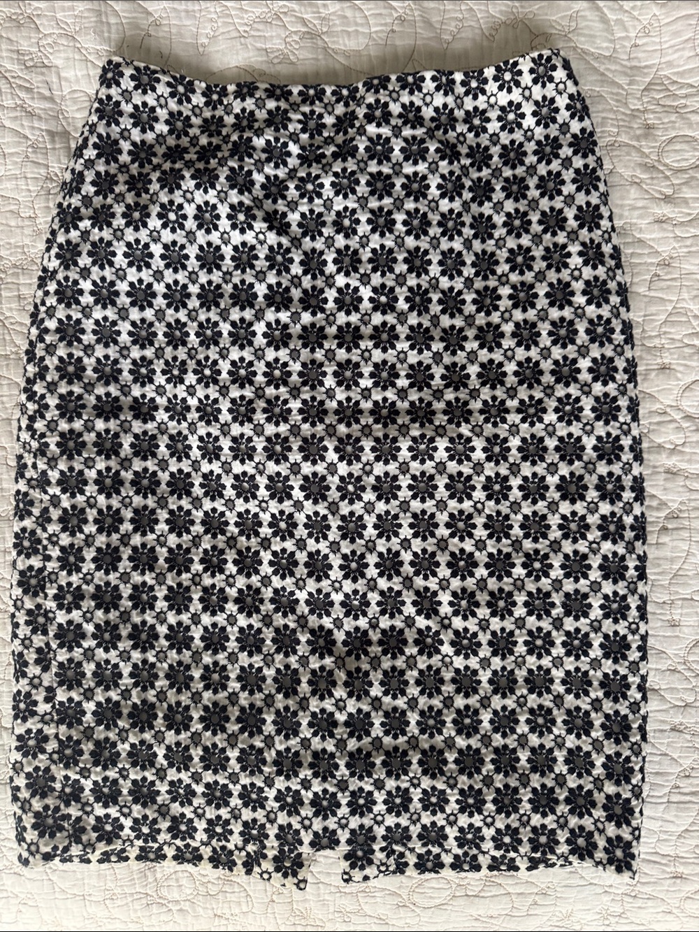 Ann Taylor Black and White Floral Lace Pencil Skirt